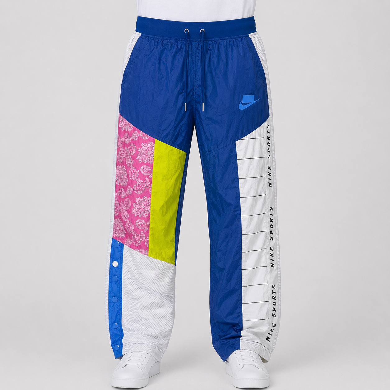 NIKE TRACK PANTS (M)